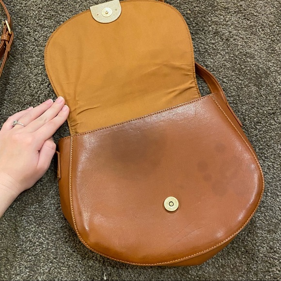 ❗️Brown faux leather floral etched crossbody bag❗️ - Picture 5 of 10